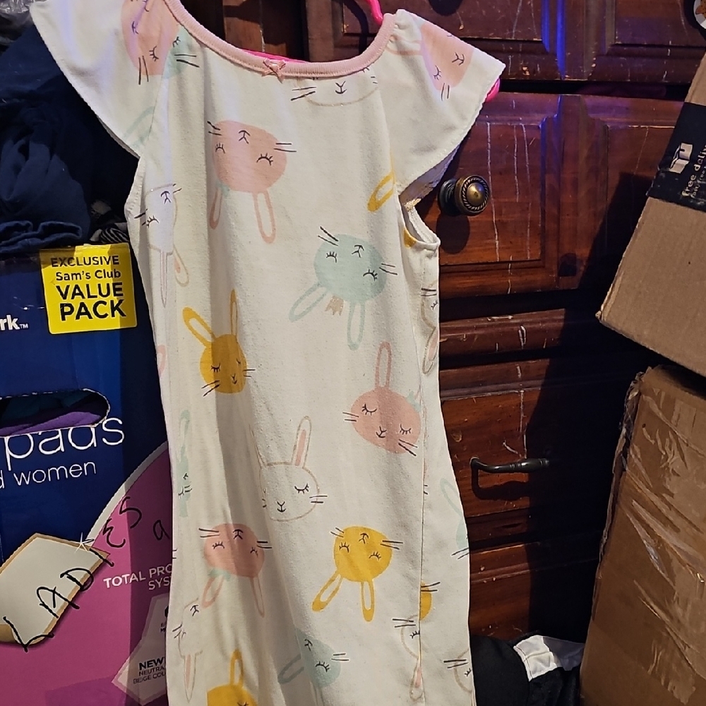 !!.                Girls Size 4-5A  Bunny Print  Nightgown